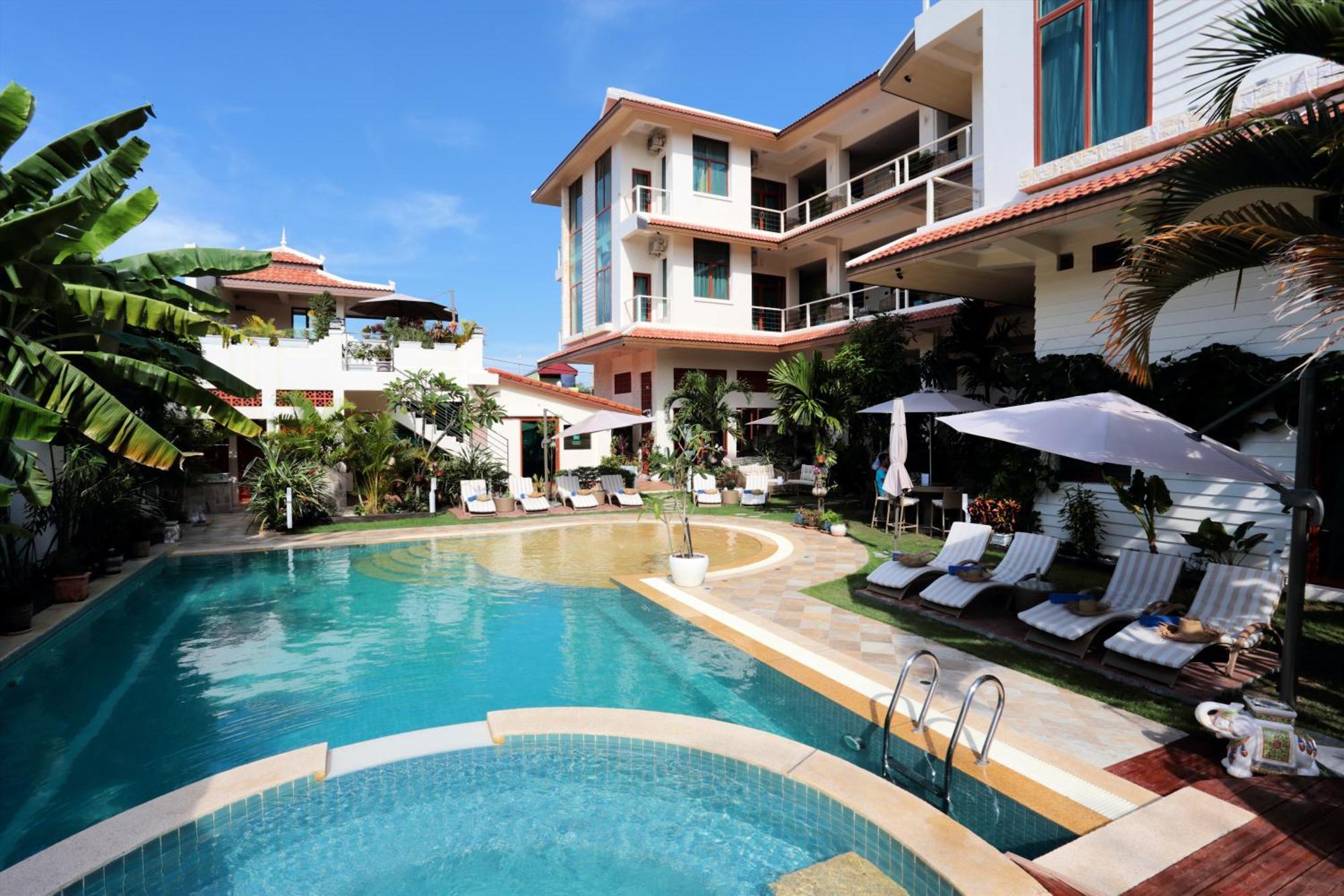 Deluxx Boutique Hotel Sihanoukville Exterior photo