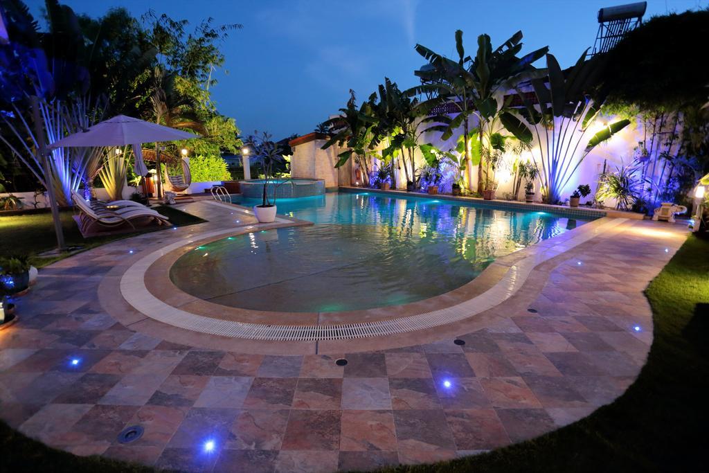 Deluxx Boutique Hotel Sihanoukville Exterior photo