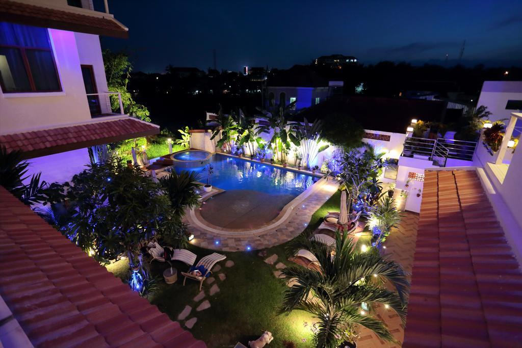 Deluxx Boutique Hotel Sihanoukville Exterior photo
