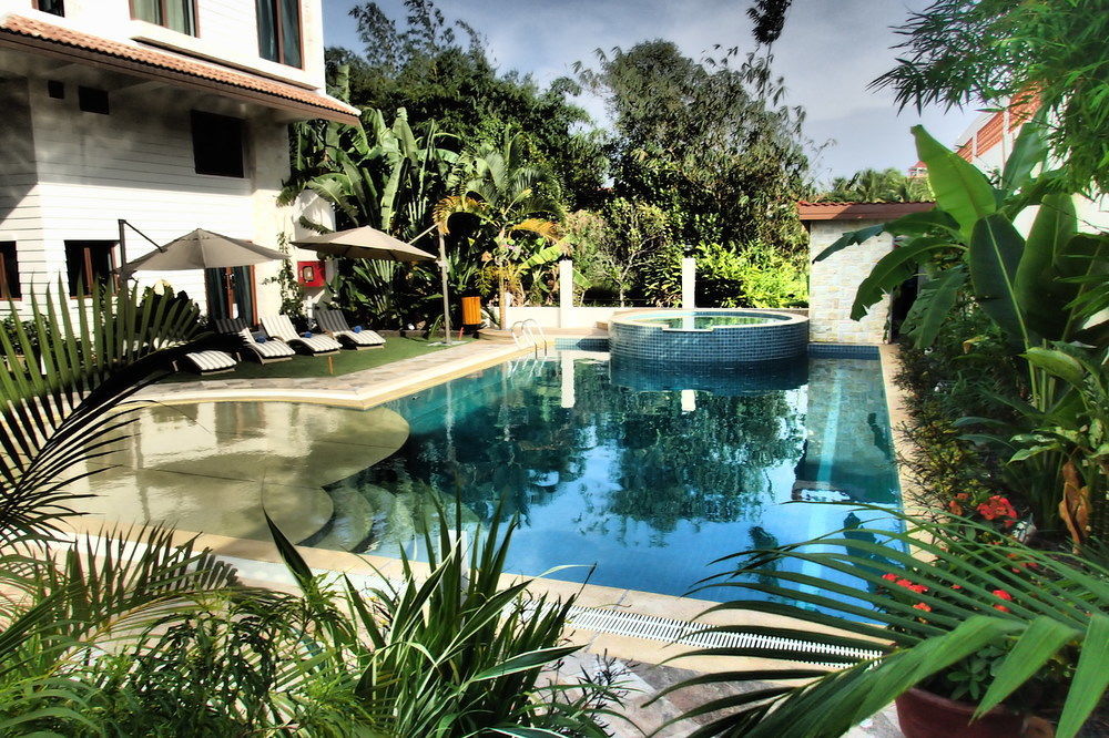 Deluxx Boutique Hotel Sihanoukville Exterior photo